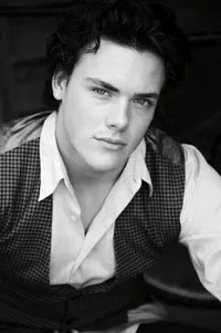 배우인 웨슬리 모건의 대표 이미지