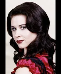 영화배우인 케스티 모라시의 대표 이미지