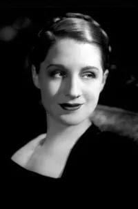 배우인 노마 쉬어러의 대표 이미지