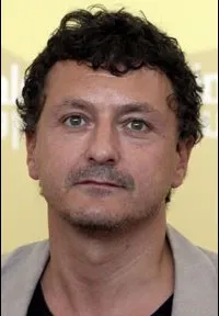 배우인 발레리오 비나스코의 대표 이미지