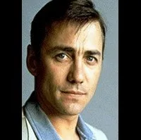 영화배우인 알렉스 맥아더의 대표 이미지