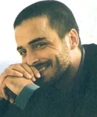 배우인 아새드 보압의 대표 이미지