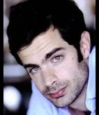 배우인 알렉상드르 스테제르의 대표 이미지