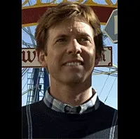 배우, 각본인 에릭 스톨한스케의 대표 이미지