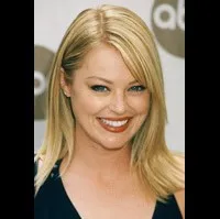 영화배우인 샬롯 로스의 대표 이미지