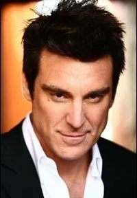 영화배우인 마이클 T. 와이스의 대표 이미지