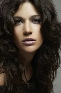 배우인 베락 투주나타츠의 대표 이미지