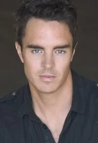 영화배우인 데이먼 게모우의 대표 이미지