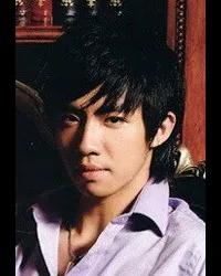 가수인 위하오밍의 대표 이미지