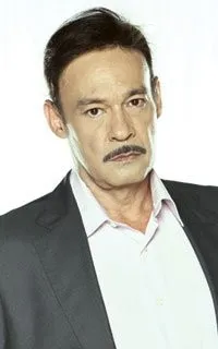 배우인 마크 길의 대표 이미지