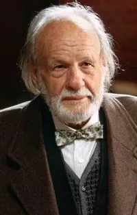 배우인 요안 달마우의 대표 이미지