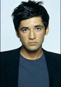 배우인 나비드 아카반의 대표 이미지