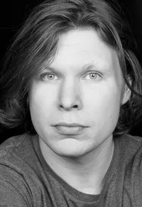 배우, 음악인 에로 밀로노프의 대표 이미지