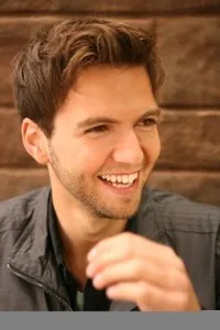 탤런트, 영화배우인 가이 버넷의 대표 이미지