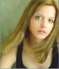 배우인 줄리안 미셸의 대표 이미지