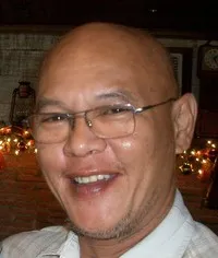 배우인 벰볼 로코의 대표 이미지