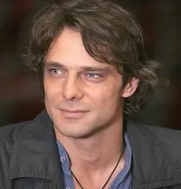 배우인 알레산드로 프레지오시의 대표 이미지