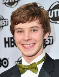 배우인 타일러 로스의 대표 이미지