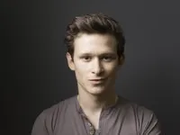 영화배우인 요엘 바스만의 대표 이미지