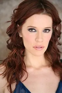 배우인 엘리나 매디슨의 대표 이미지