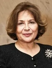 배우인 에밀리아 바사요바의 대표 이미지