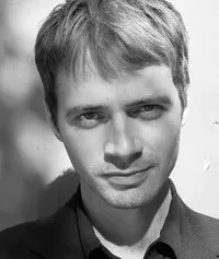 배우인 레이 불럭 주니어의 대표 이미지