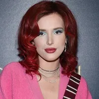 영화배우인 벨라 손의 대표 이미지