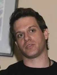 영화감독인 아담 카센의 대표 이미지