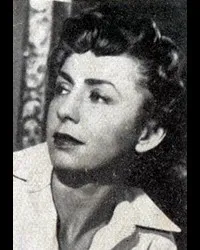 배우인 엘리나 라부르데트의 대표 이미지