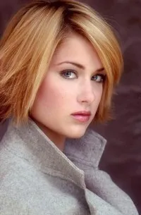 배우인 브리태니 르네 피나모어의 대표 이미지