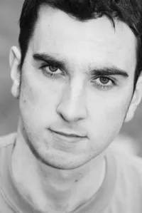 배우인 러셀 존스의 대표 이미지