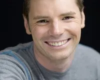 배우인 크레이그 스토빈의 대표 이미지