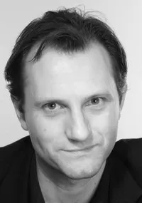 영화배우인 조니 헌의 대표 이미지