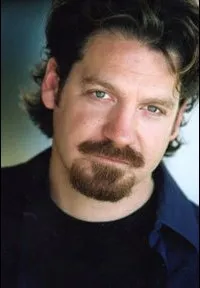 배우, 스턴트맨인 아담 존슨의 대표 이미지