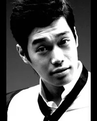 영화배우인 윤승훈의 대표 이미지