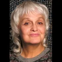 배우인 올가 안토노바의 대표 이미지