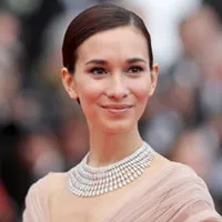 영화배우인 셀리나 제이드의 대표 이미지