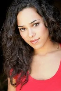 영화배우인 제시카 카마초의 대표 이미지