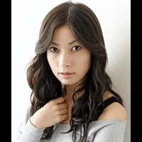 영화배우인 츠키후네 사라라의 대표 이미지