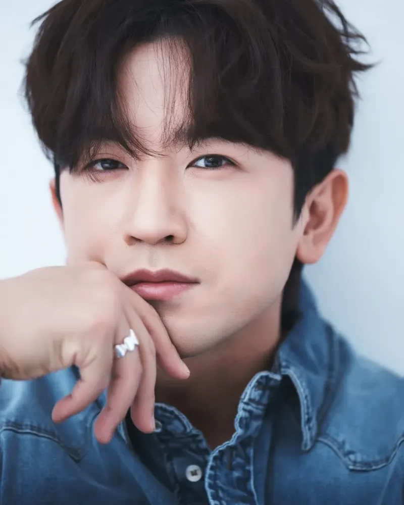 가수, 영화배우인 이민우의 대표 이미지