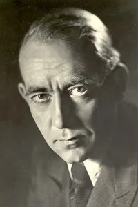 배우, 각본인 마티아스 위먼의 대표 이미지