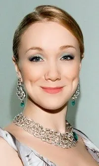 배우인 다리야 모로스의 대표 이미지