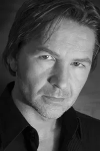 배우인 션 카메론 마이클의 대표 이미지