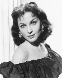 배우인 이본느 퓌르노의 대표 이미지