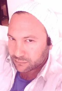 배우, 각본인 맷 보런의 대표 이미지