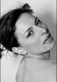 배우인 리디아 비테일의 대표 이미지