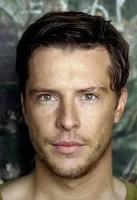 배우인 플로리안 판즈너의 대표 이미지