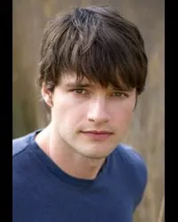 배우인 닉 코니쉬의 대표 이미지