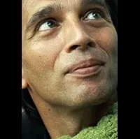 배우인 폴 블레인의 대표 이미지