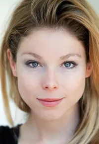 배우인 롤라 페플로이의 대표 이미지